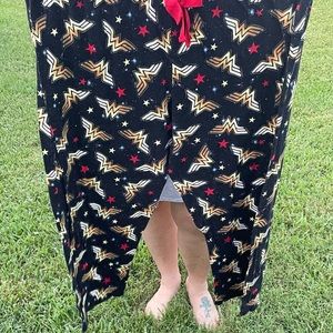 Wonder Woman capri length lounge pants. Women’s plus size 3X